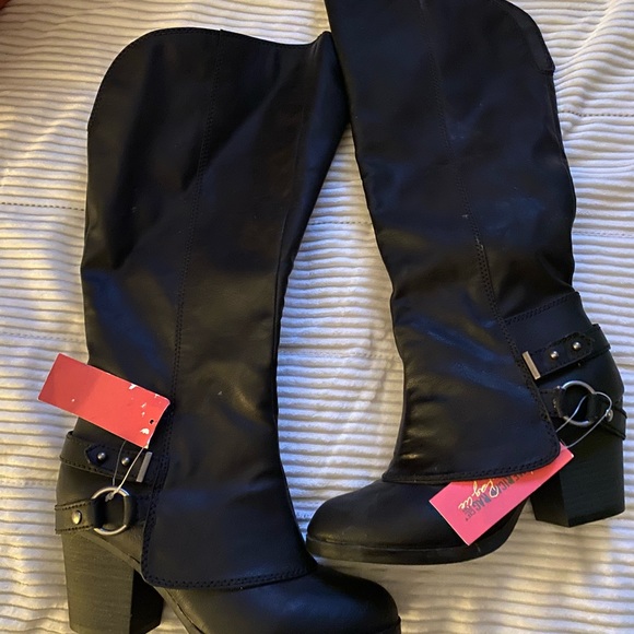 Brand new boots - Picture 4 of 4